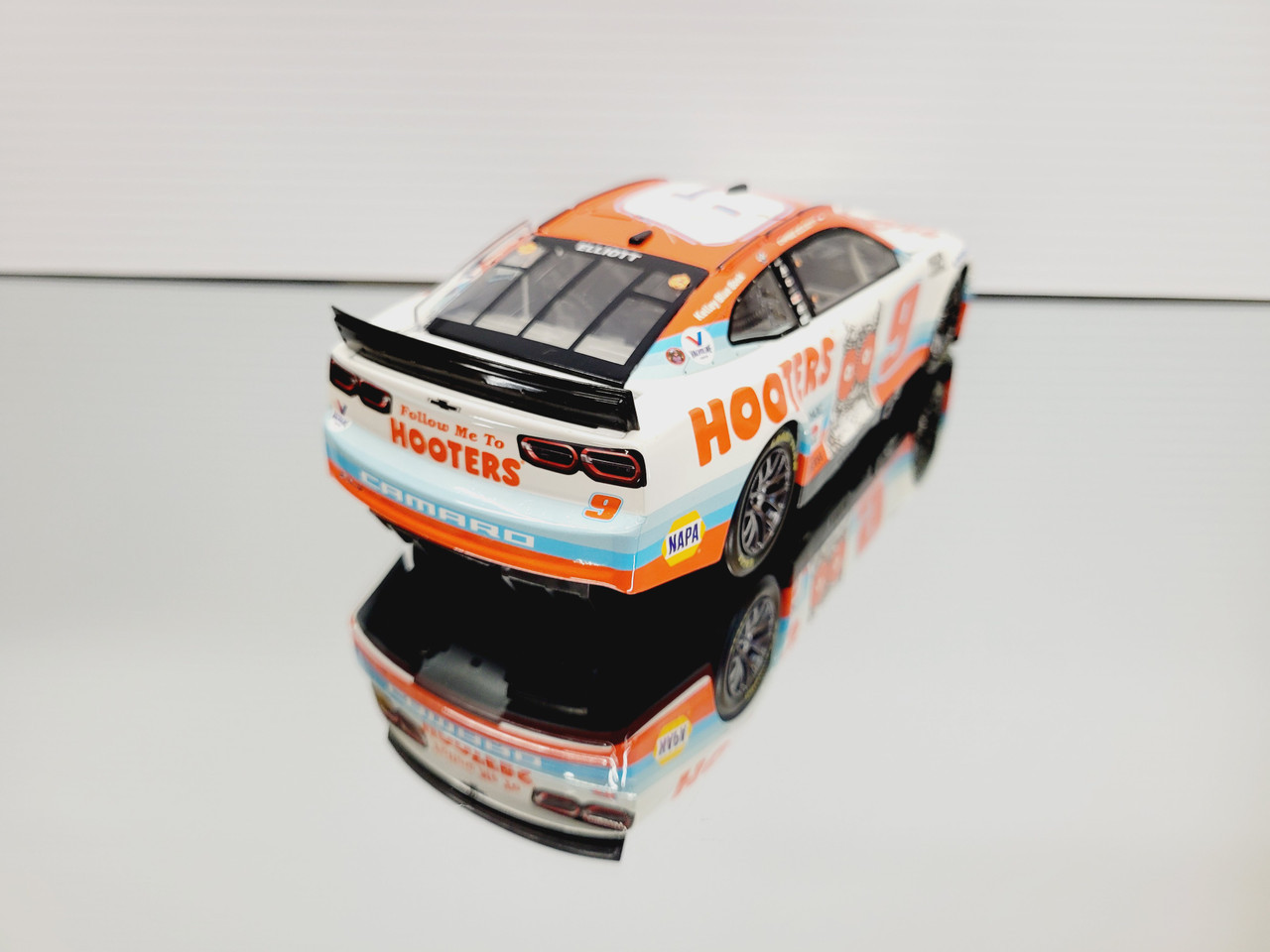 CHASE ELLIOTT 2022 HOOTERS 1/24 ARC DIECAST & HELMET COMBO DEAL