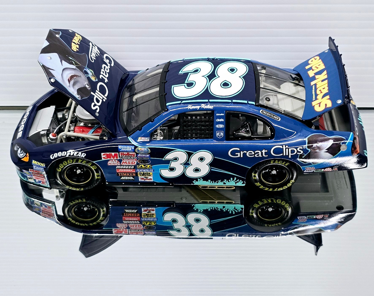 アクション レーシング コレクタブルズの限定版1/24スケールNASCAR KASEY KAHNE 2004 SHARK TALE 1/24 ACTION DIECAST