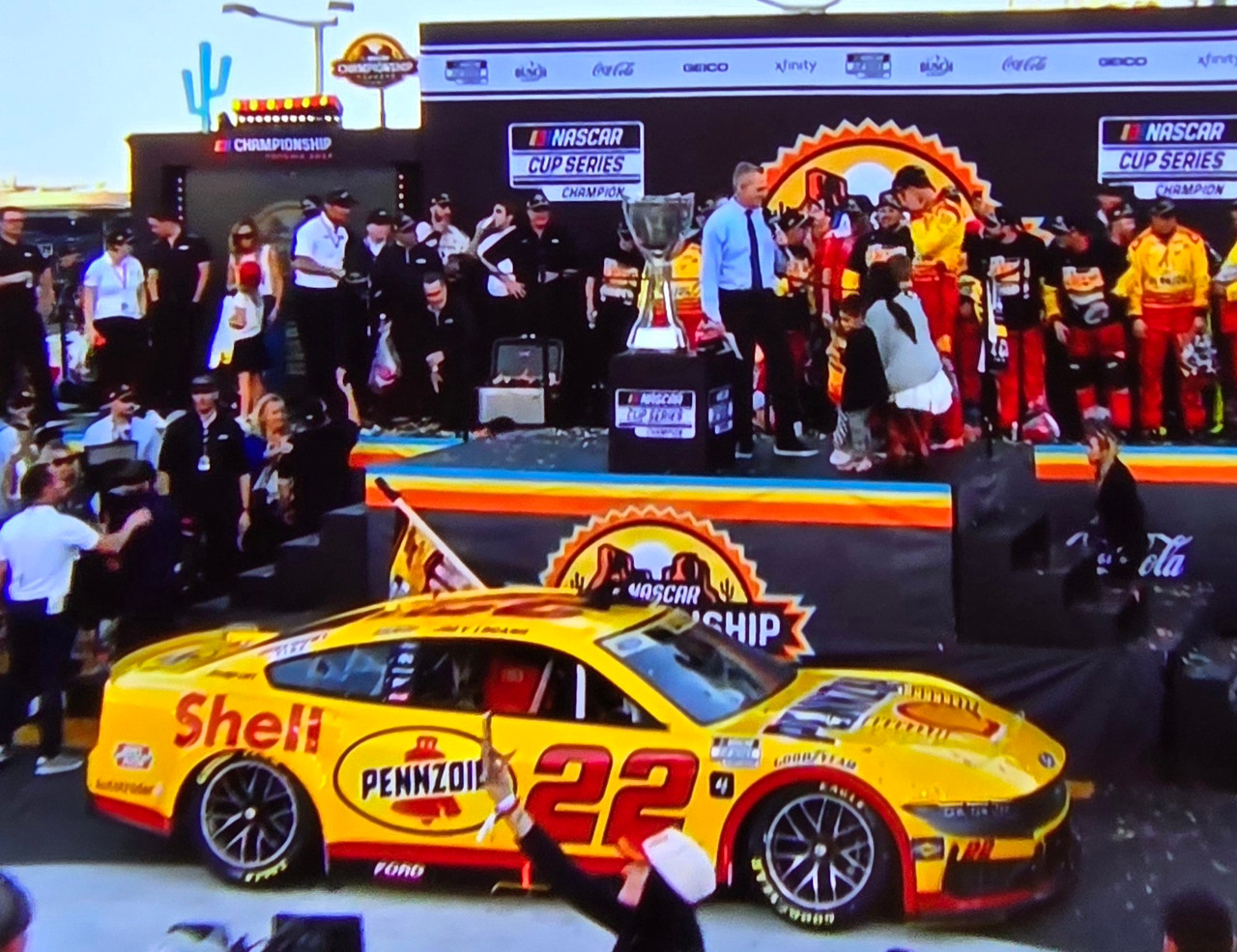 JOEY LOGANO 2024 PHOENIX CUP WIN RACED VERSION 1/24 ARC DIECAST