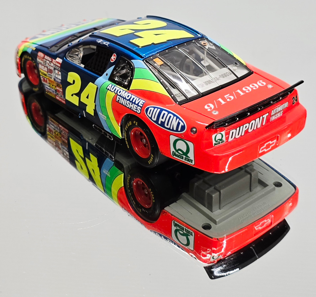 JEFF GORDON 1996 DOVER WIN RACED VERSION DUPONT 1/24 ACTION DIECAST