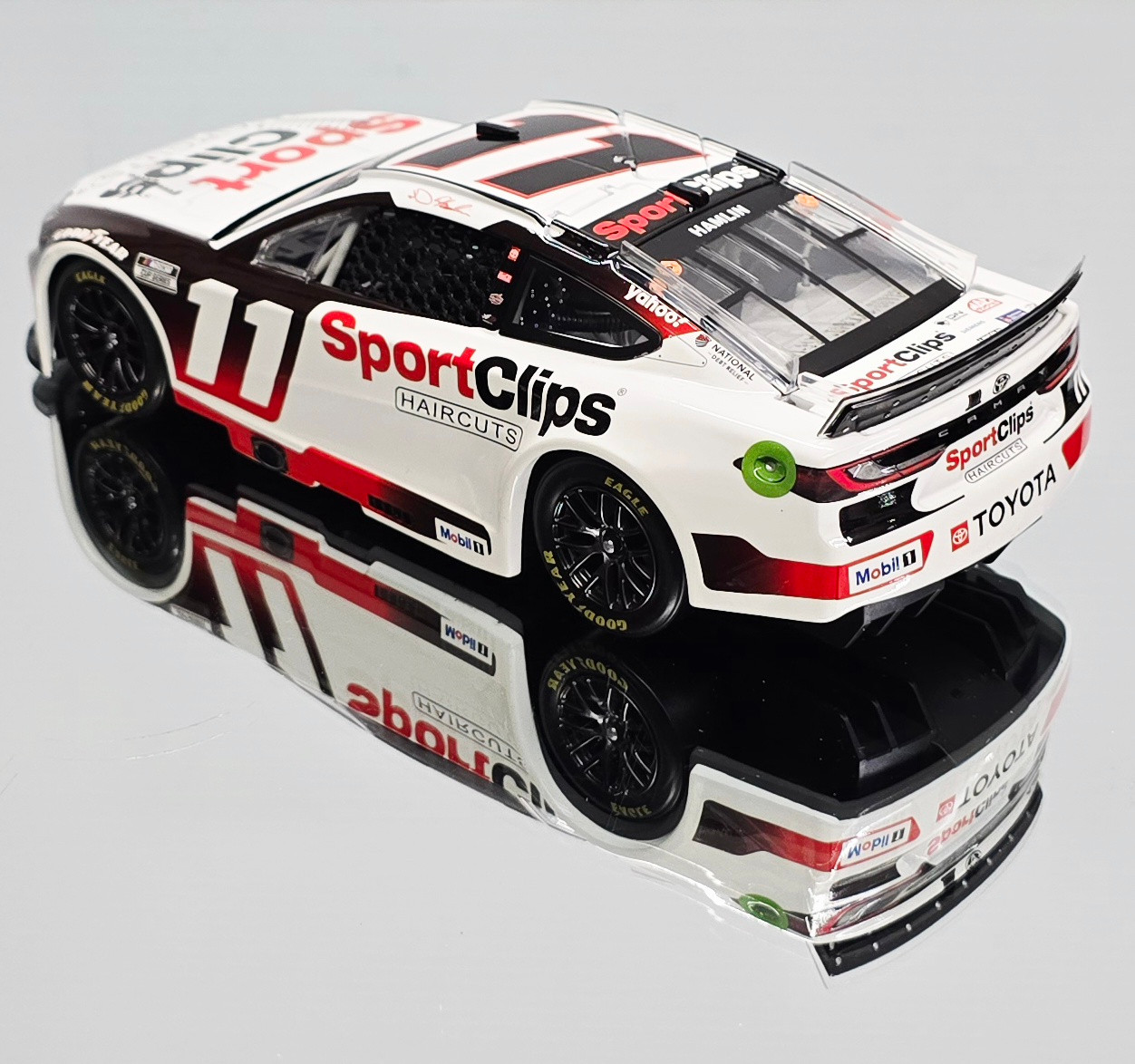 DENNY HAMLIN 2025 SPORTS CLIPS 1/24 ARC DIECAST
