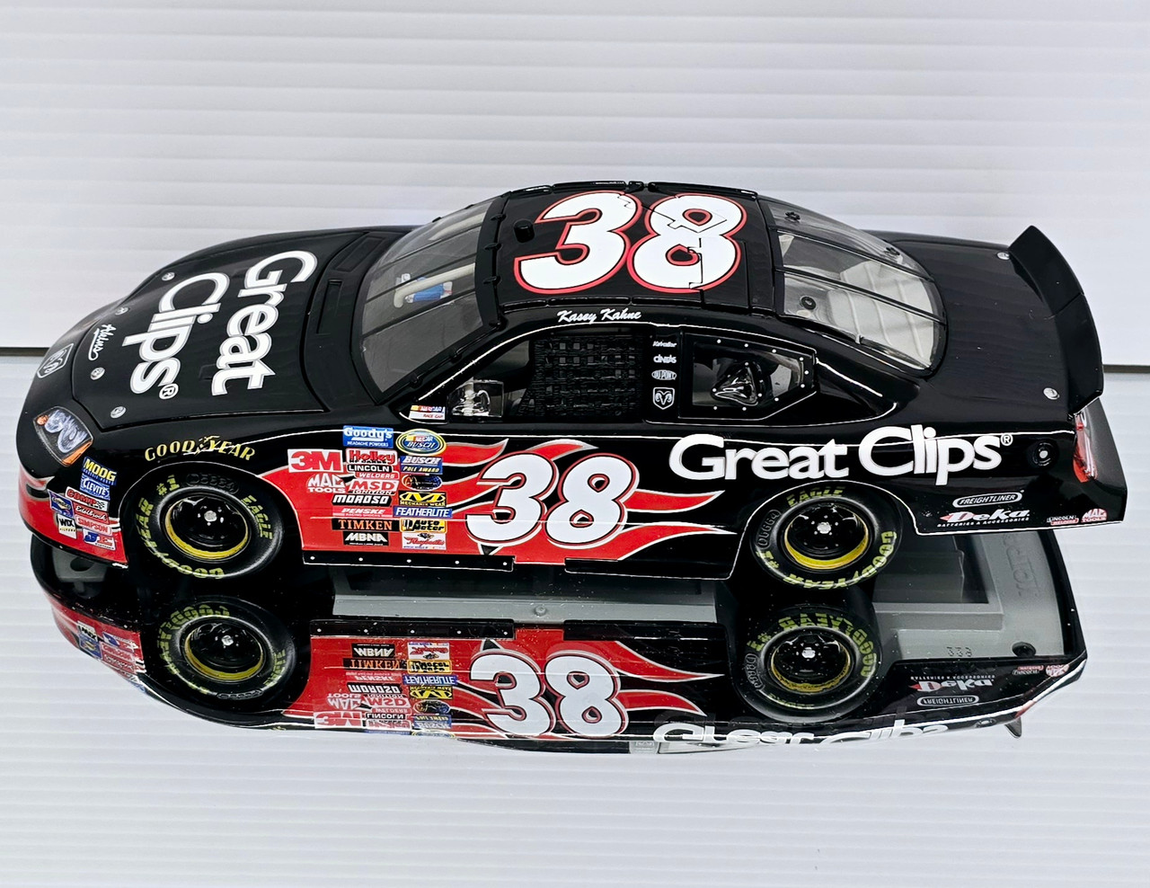 KASEY KAHNE 2005 GREAT CLIPS 1/24 RCCA CLUB CAR DIECAST
