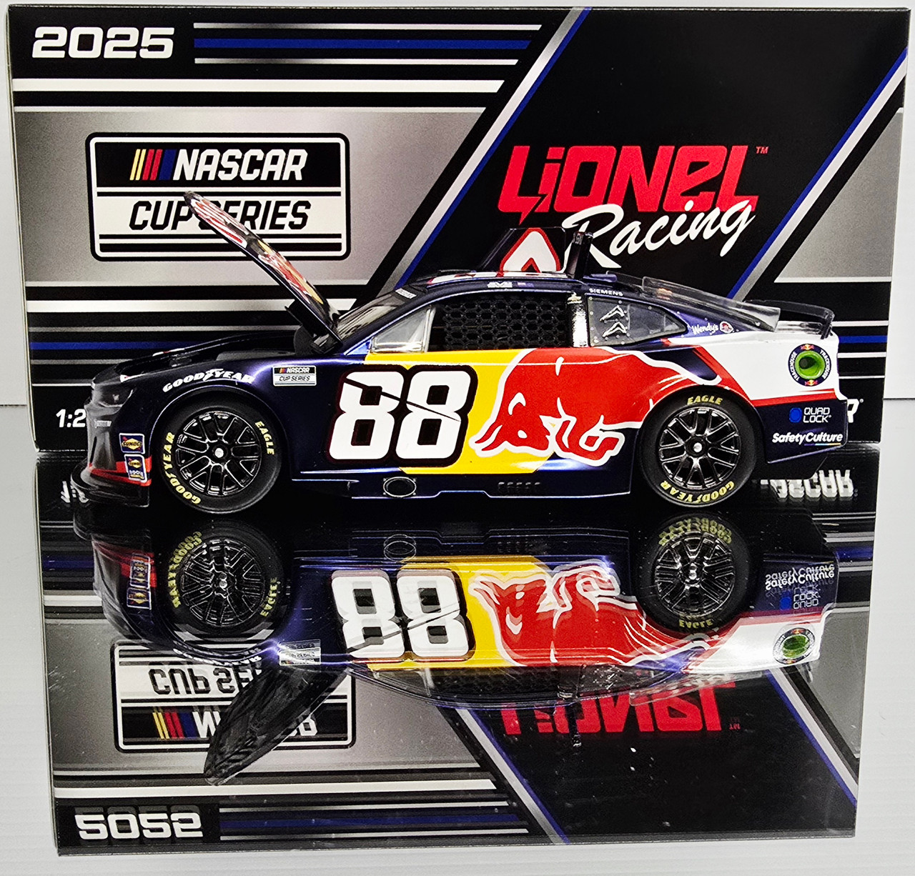 SHANE VAN GISBERGEN 2025 RED BULL *COLOR CHROME* 1/24 ACTION DIECAST
