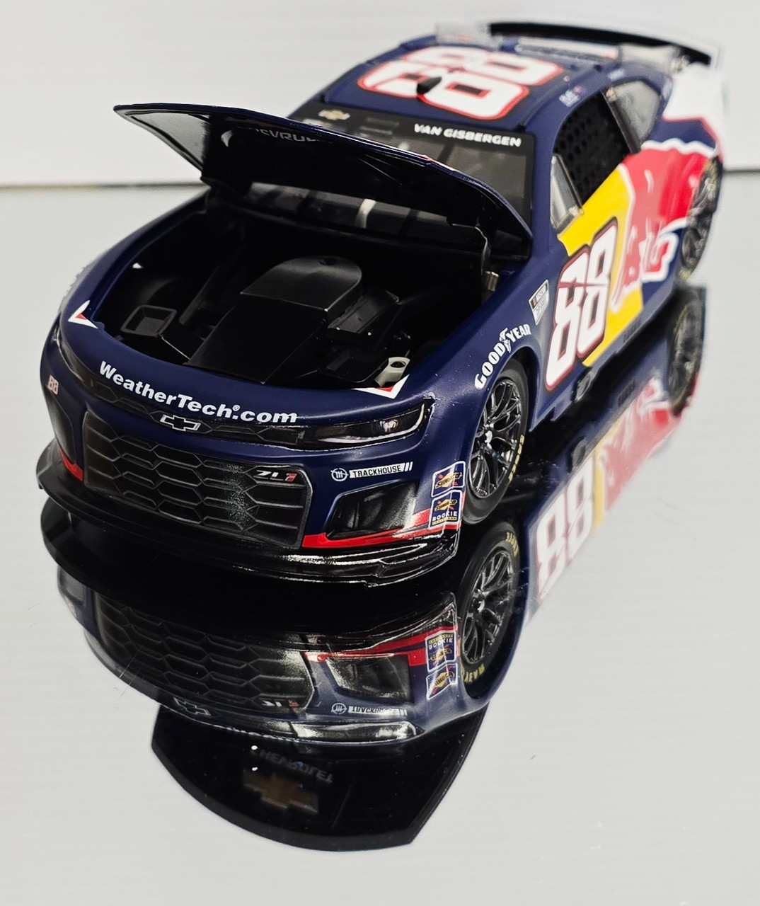 シェーンボーデン SHANE VAN GISBERGEN 2025 RED BULL 1/24 ELITE DIECAST