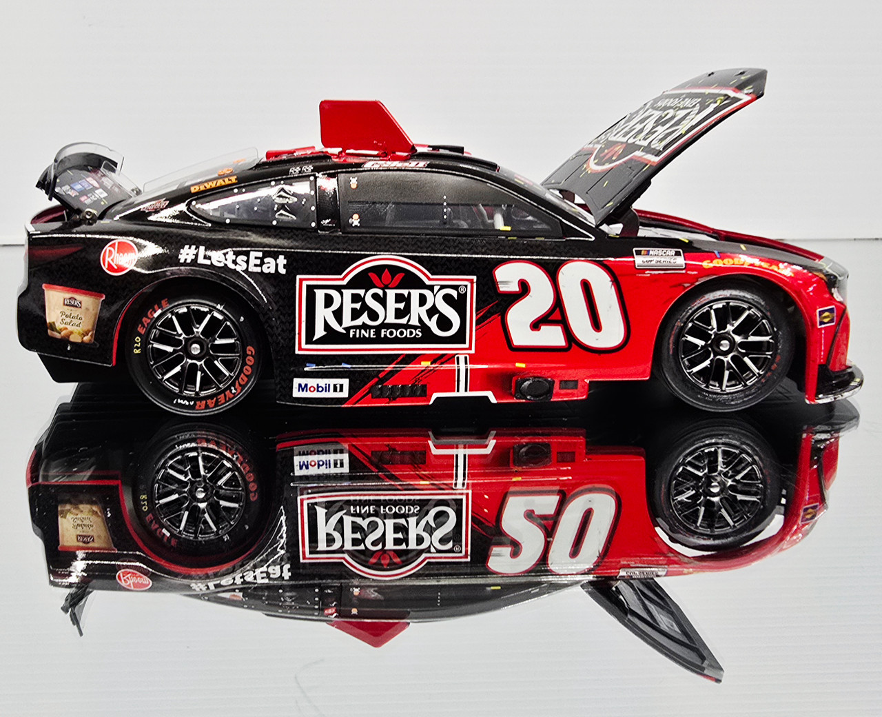 CHRISTOPHER BELL 2025 PHOENIX WIN RACED VERSION RESER'S 1/24 ELITE