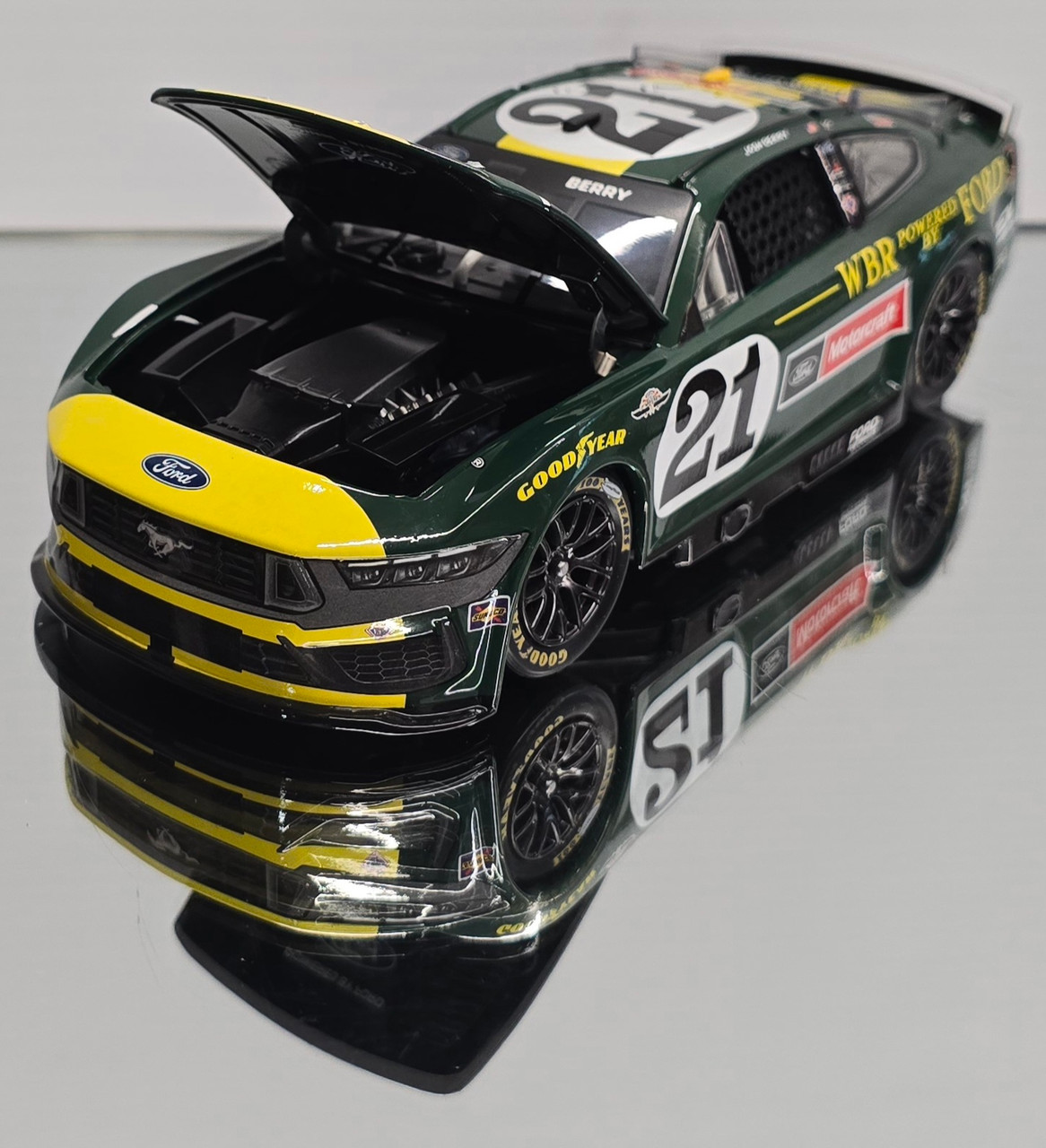 JOSH BERRY 2025 DARLINGTON MOTORCRAFT RETRO (JIM CLARK THROWBACK