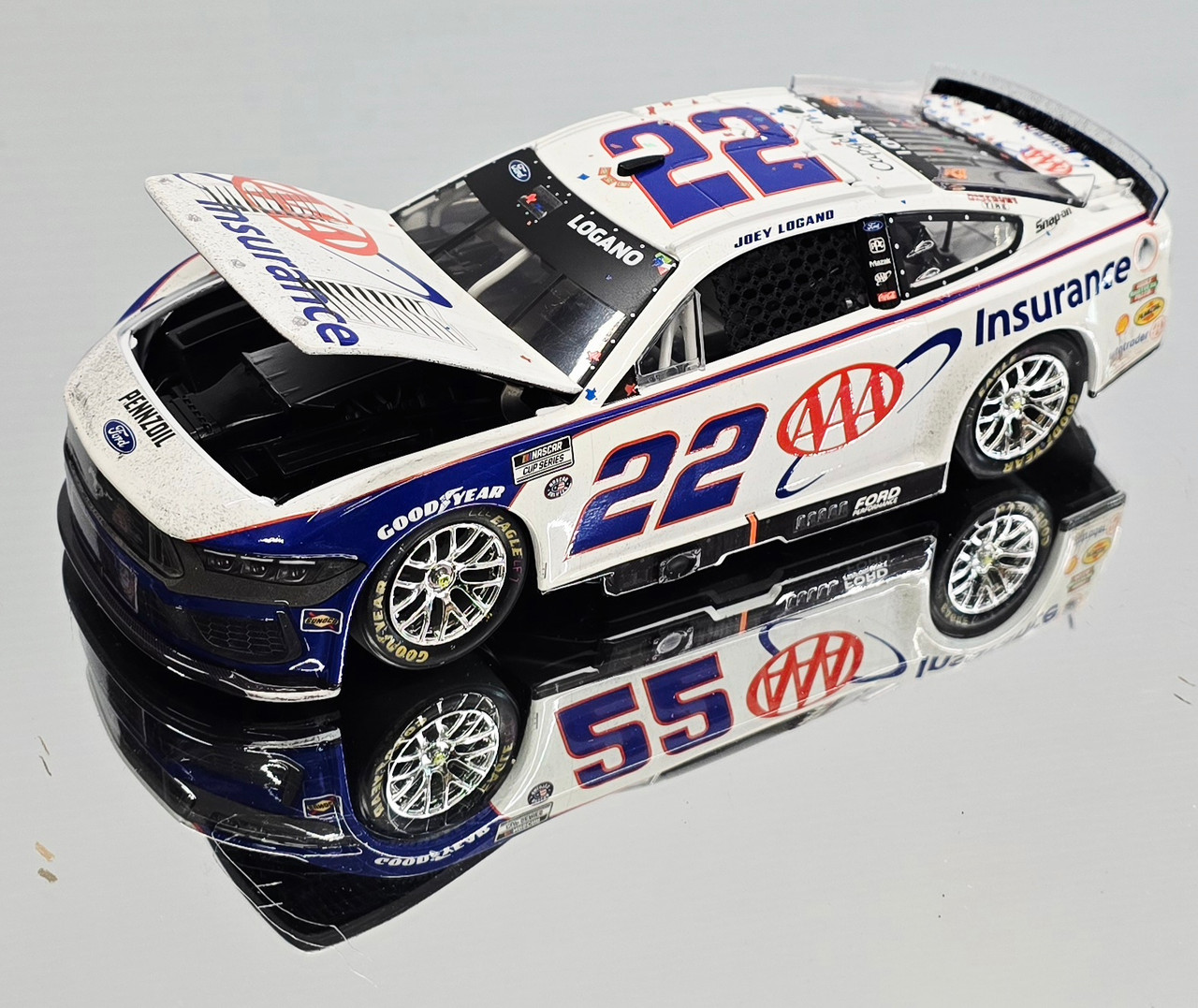 Love's Ford Racingミニカー 1/24 Review: 2015 David Gilliland #38 Love's Travel Stops Ford Fusion 1