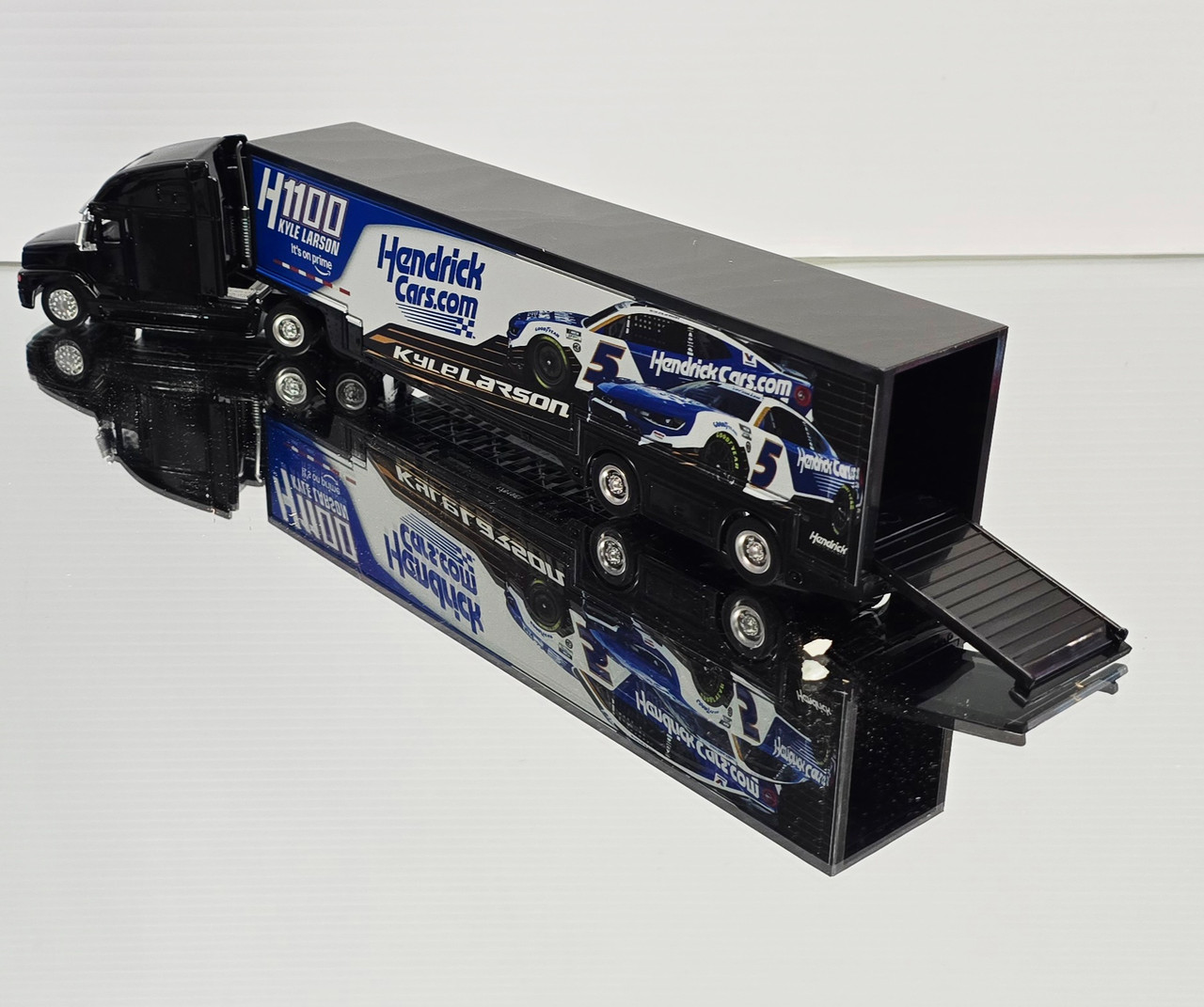 KYLE LARSON 2025 HENDIRCKCARS.COM 1100 TRANSPORTER 1/64