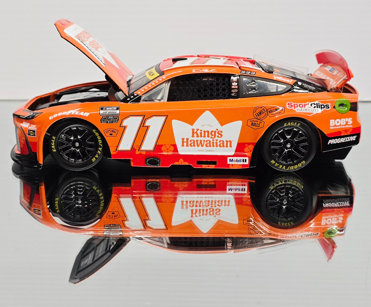 DENNY HAMLIN 2025 KING'S HAWAIIAN 1/24 ELITE DIECAST