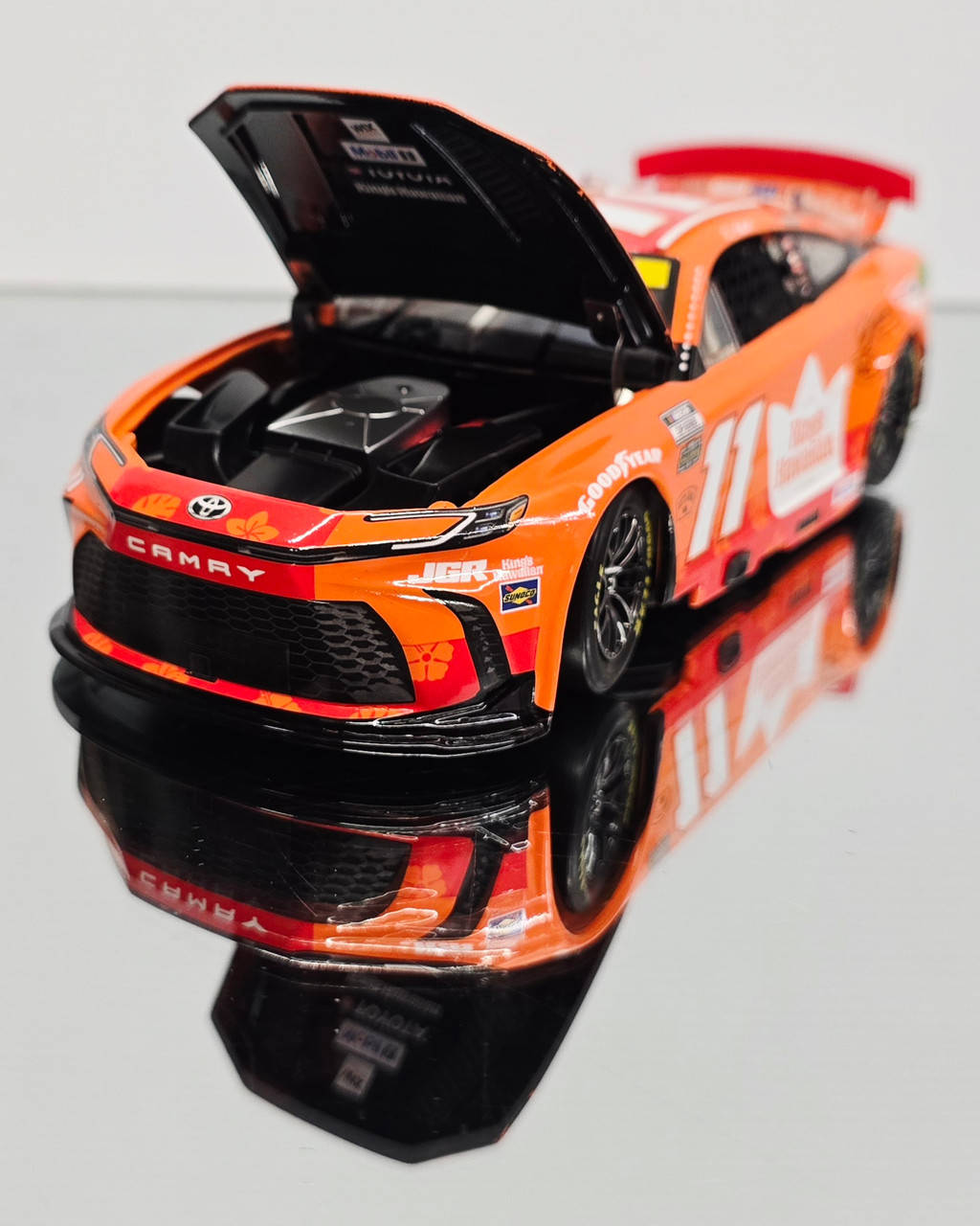 DENNY HAMLIN 2025 KING'S HAWAIIAN 1/24 ELITE DIECAST