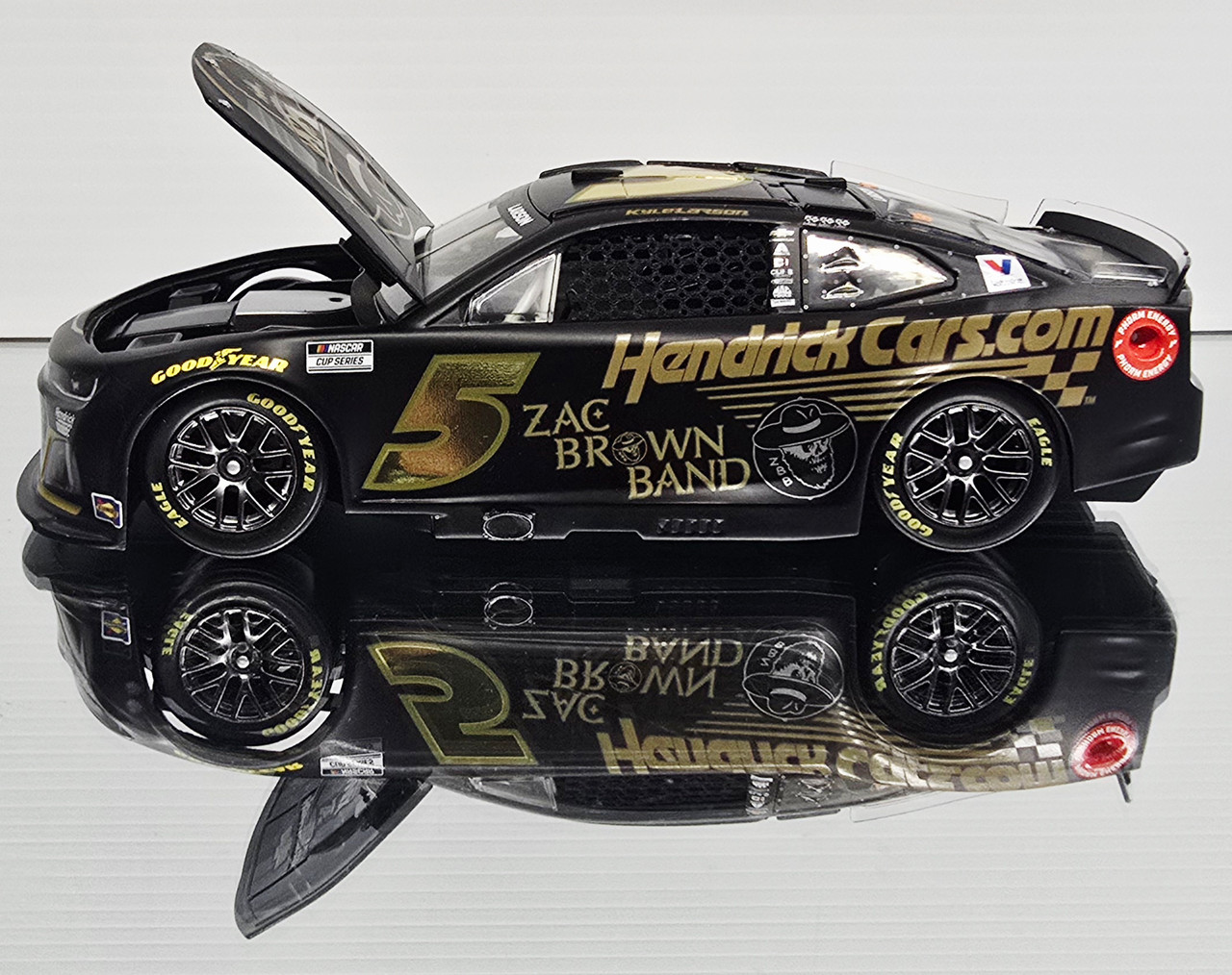 KYLE LARSON 2025 ZAC BROWN BAND HENDRICKCARS.COM 1/24 ARC DIECAST