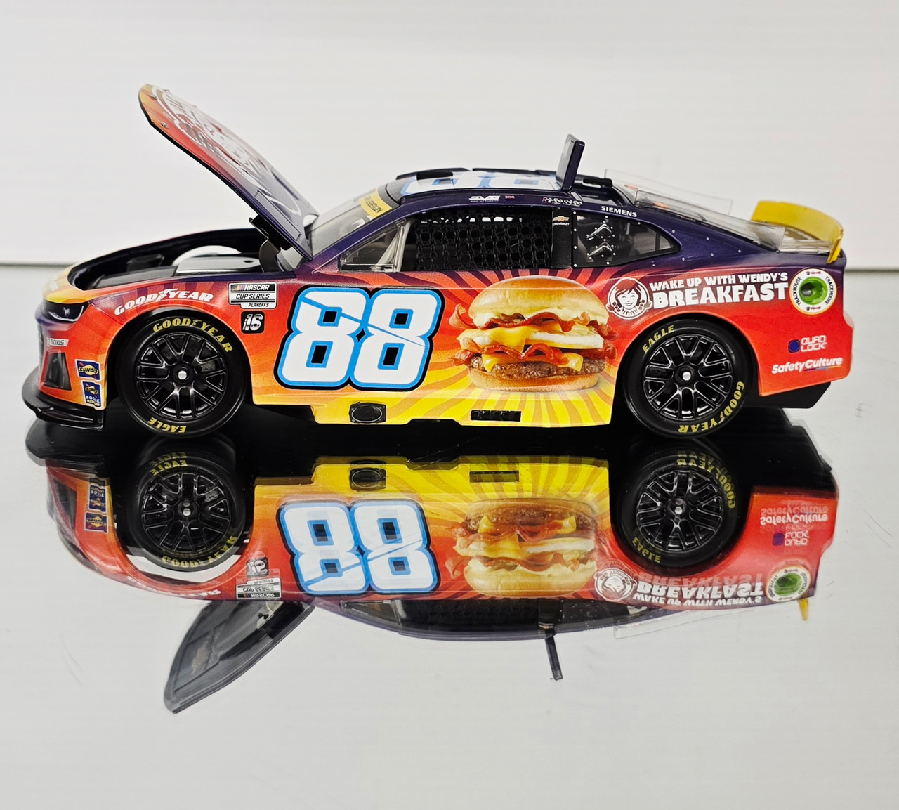 SHANE VAN GISBERGEN 2025 WENDY'S BREAKFAST BACONATOR 1/24 ACTION