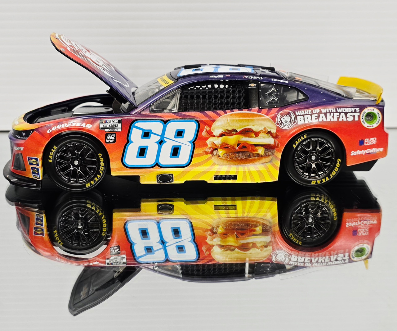 SHANE VAN GISBERGEN 2025 WENDY'S BREAKFAST BACONATOR 1/24 ACTION