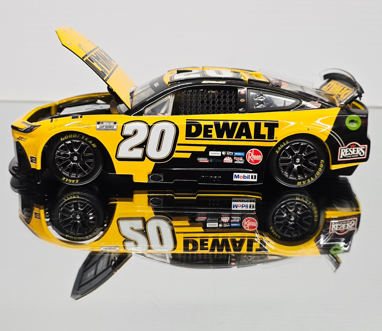 CHRISTOPHER BELL 2026 DEWALT 1/24 ELITE DIECAST
