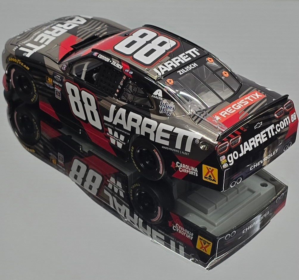 クラリス・コルノヴァ　ガレージキット Connor Zilisch 2025 KOA 1:24 Color Chrome Nascar Diecast