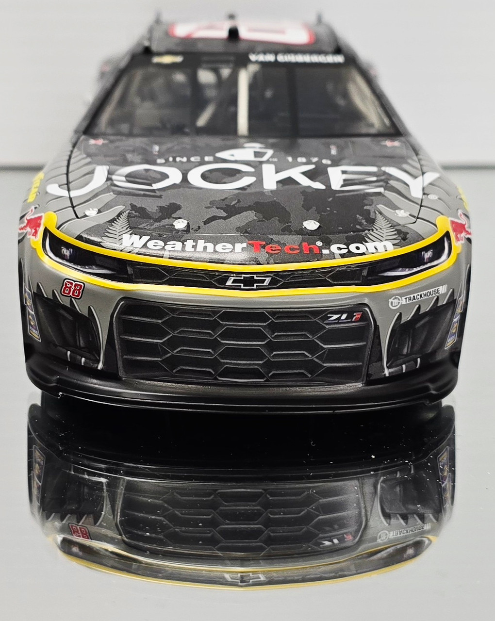 SHANE VAN GISBERGEN 2025 JOCKEY NEW ZEALAND 1/24 ACTION DIECAST