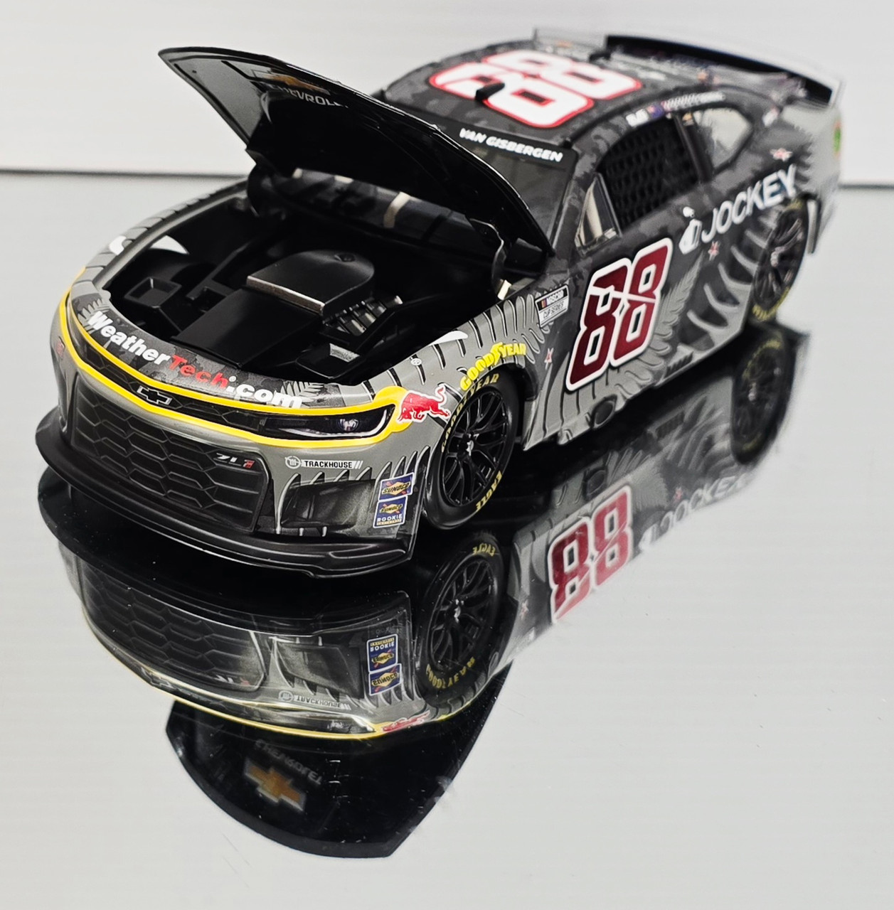 SHANE VAN GISBERGEN 2025 JOCKEY NEW ZEALAND 1/24 ACTION DIECAST