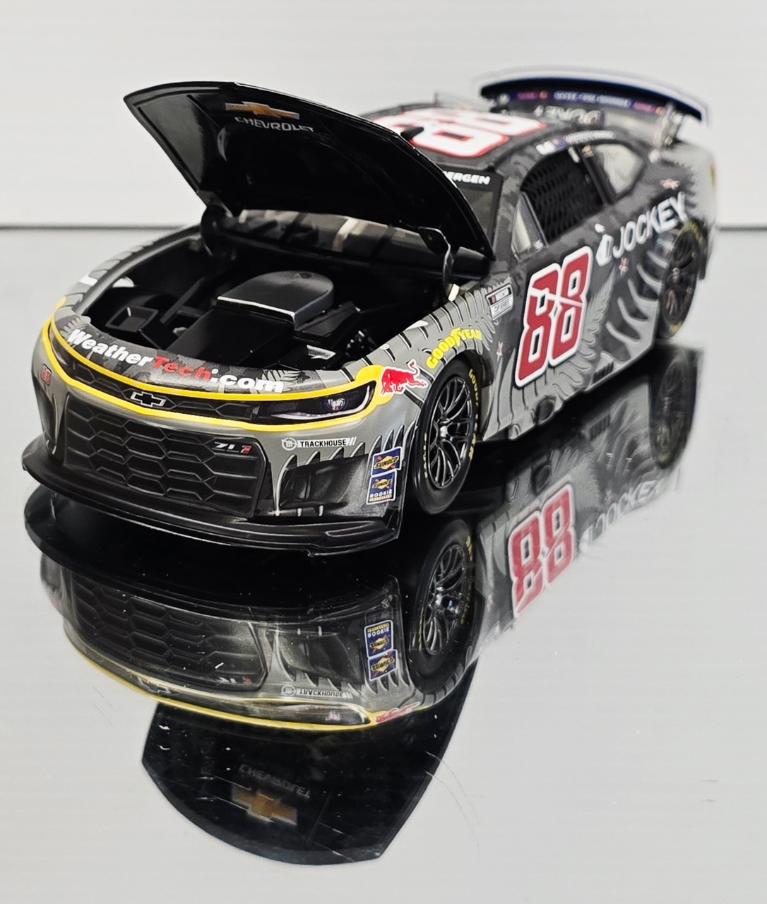 SHANE VAN GISBERGEN 2025 JOCKEY NEW ZEALAND 1/24 ELITE DIECAST