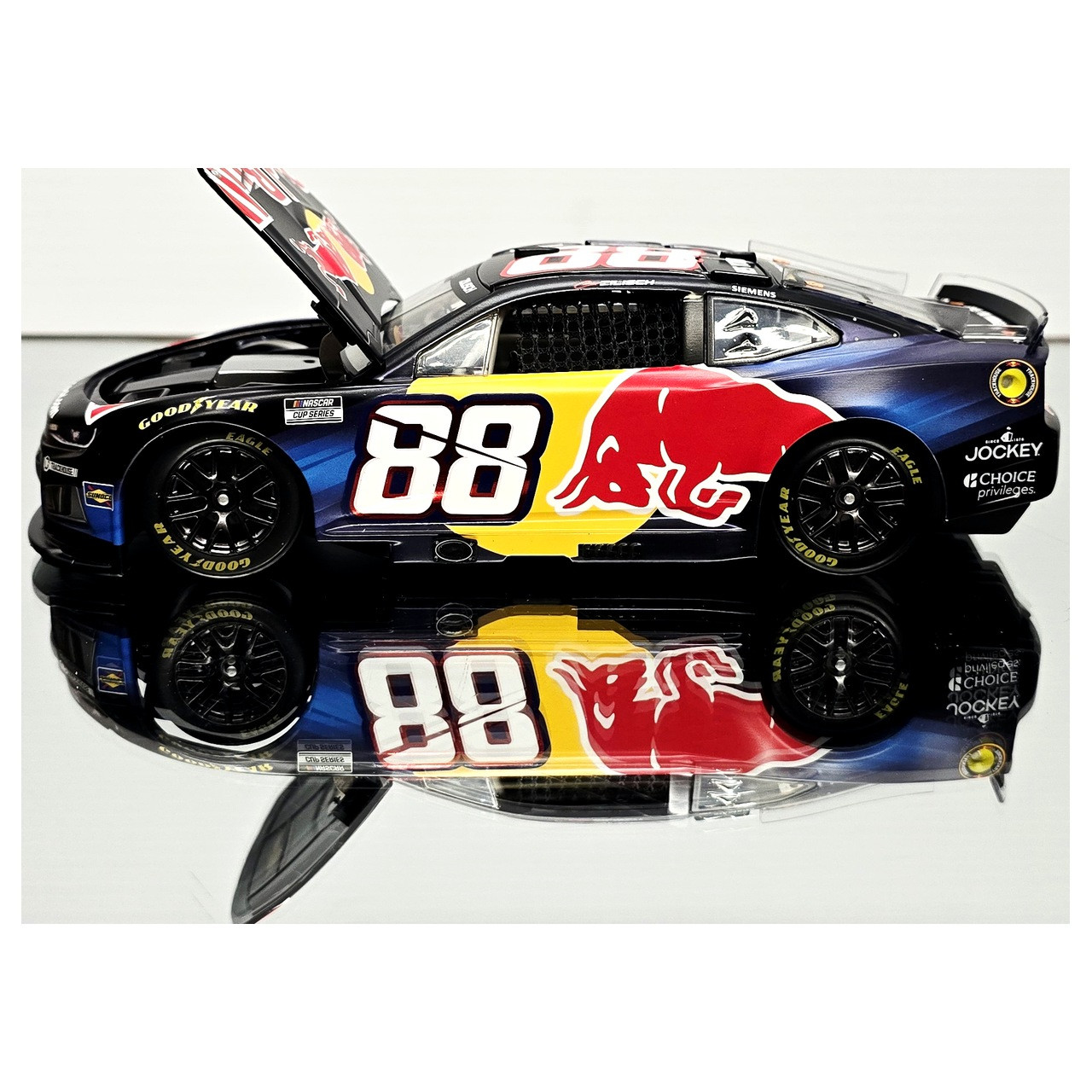 CONNOR ZILISCH 2026 RED BULL *COLOR CHROME* 1/24 ARC DIECAST