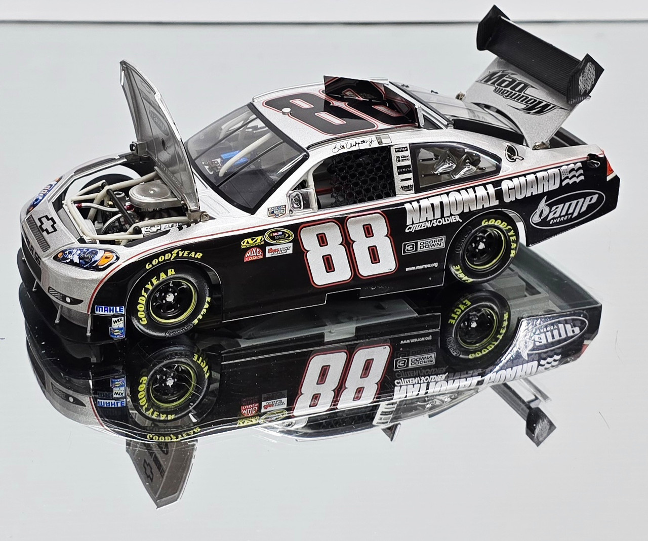 DALE EARNHARDT JR 2008 CITIZEN SOLDIER 3 DOORS DOWN 1/24 ACTION