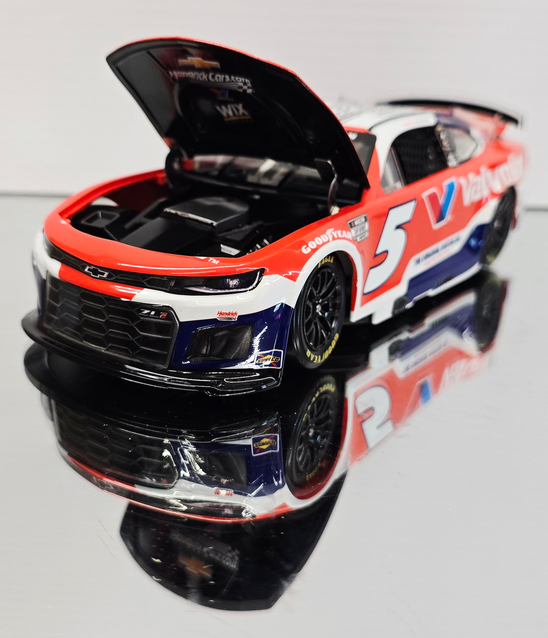 KYLE LARSON 2025 VALVOLINE NASCAR CUP SERIES CHAMPIONSHIP 1/24
