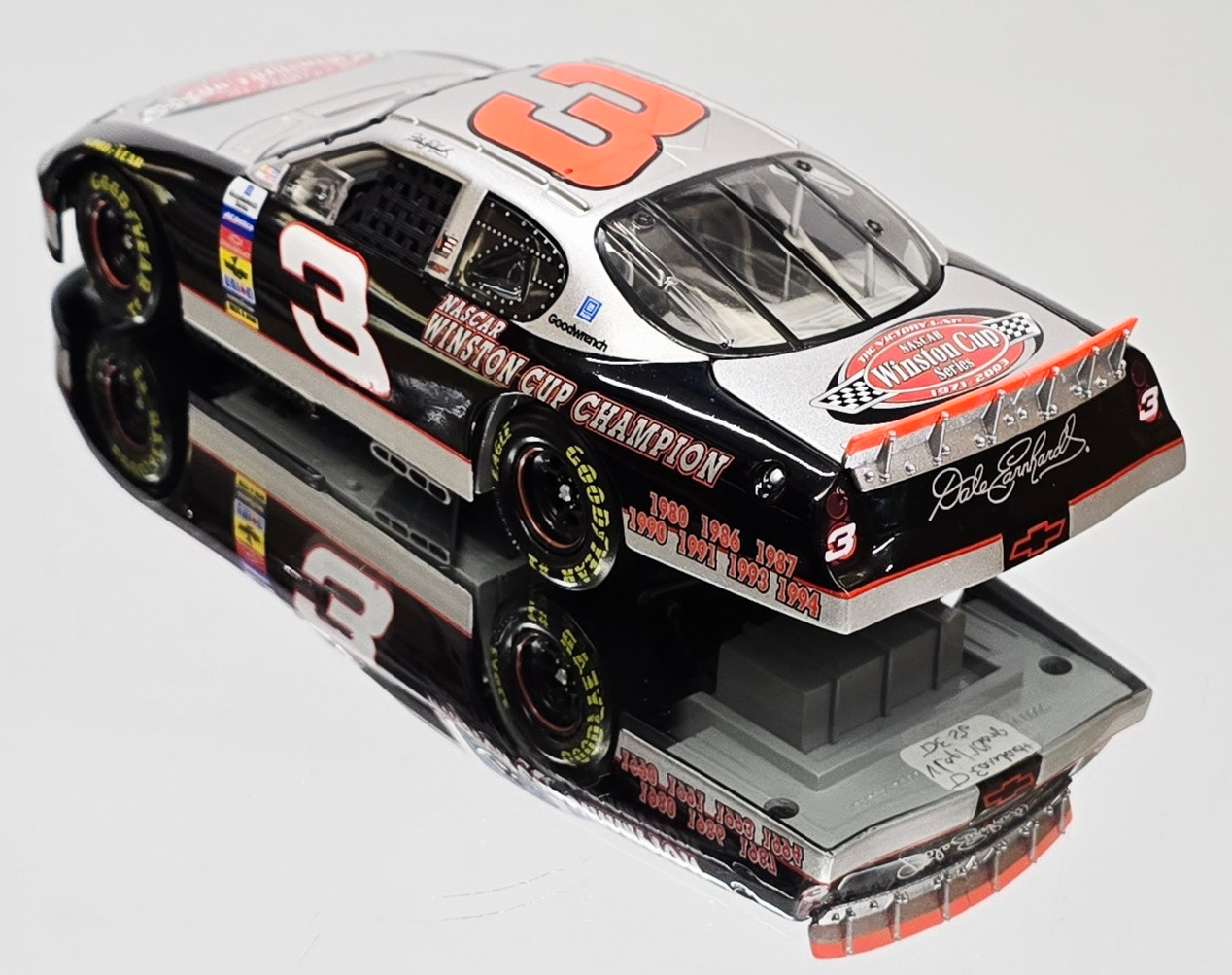 DALE EARNHARDT SR 2003 WINSTON CUP VICTORY LAP 1/24 SCALE ACTION
