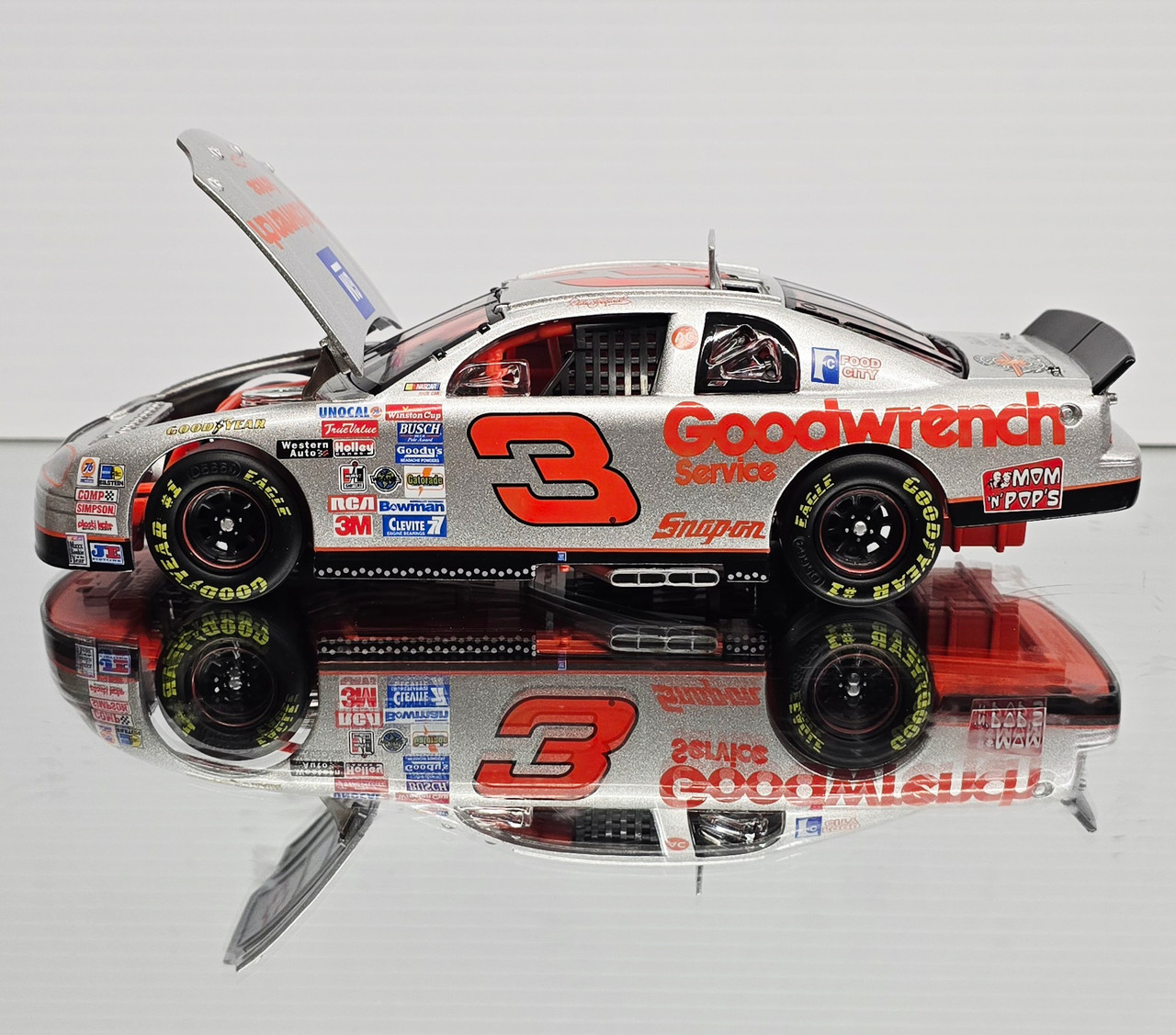 DALE EARNHARDT SR SILVER SELECT CAR & HAT COMBO DEAL 1/24 ACTION