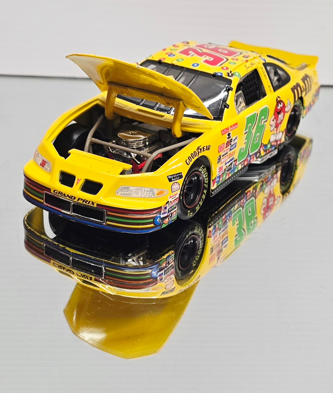 ERNIE IRVIN 1998 M&M'S PONTIAC 1/24 ACTION CWB DIECAST