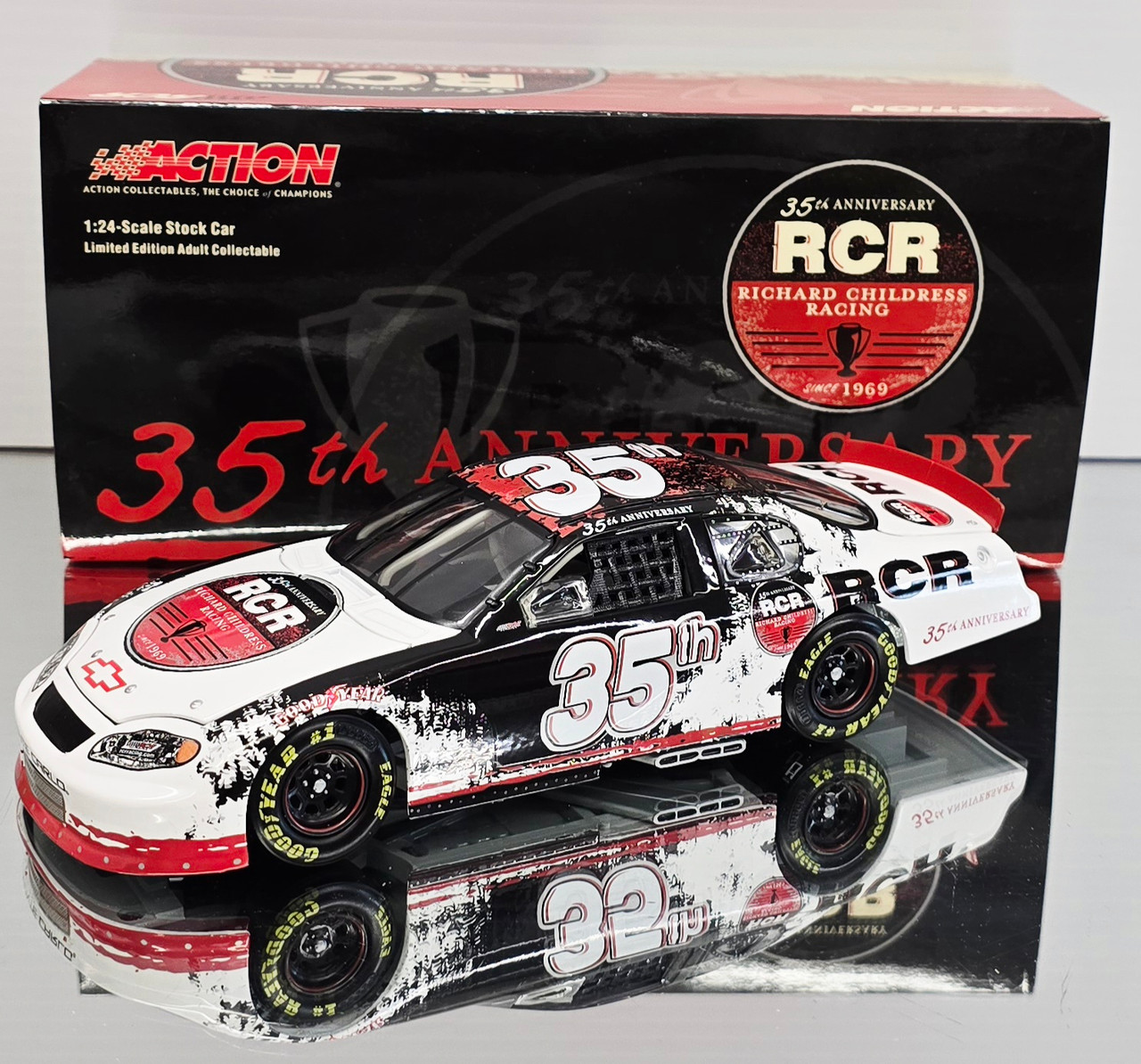 アクション レーシング コレクタブルズの限定版1/24スケールNASCAR KEVIN HARVICK 2004 ESGR/ COAST GUARD 1/24 ACTION DIECAST