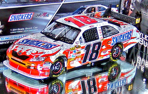 KYLE BUSCH 2008 SNICKERS ATLANTA FLAMES RACED VERSION *BURNOUT BLOWN TIRE* 1/24 ACTION