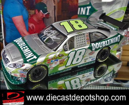 KYLE BUSCH 2011 DOUBLEMINT 1/24 ACTION