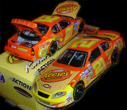 KEVIN HARVICK 2003 HONEY ROASTED REESE'S 1/24 ACTION DEALER'S EXCLUSIVE