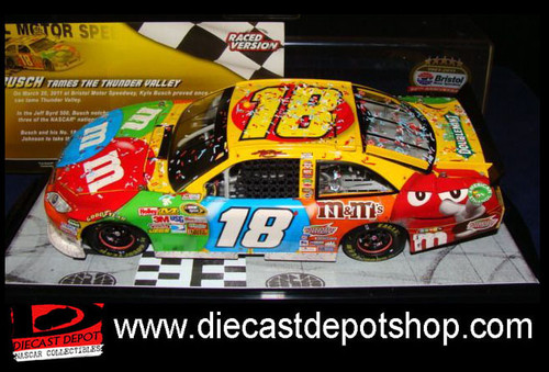 マグライト NASCAR 珍品 Signed 2013 Kyle Busch #18 M&M's Halloween NASCAR 1/24