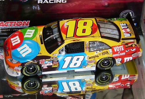 Kyle Busch #18 2014 スキトル 1/24 2014 Kyle Busch #18 M&M's 1:24 Scale Diecast Car Lionel