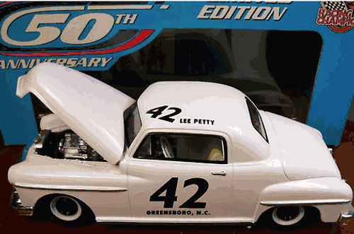 LEE PETTY 1949 PLYMOUTH DELUXE 1/24 RACING CHAMPIONS