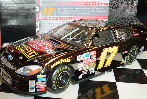 MATT KENSETH 2003 VICTORY LAP DEWALT 1/24 SCALE TEAM CALIBER