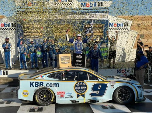 CHASE ELLIOTT 2025 KANSAS WIN KELLEY BLUE BOOK RACED VERSION 1/64 ARC DIECAST (ADVANCED ORDER) CHASE ELLIOTT 2025 KANSAS WIN KELLEY BLUE BOOK RACED VERSION 1/64 ARC DIECAST (ADVANCED ORDER)