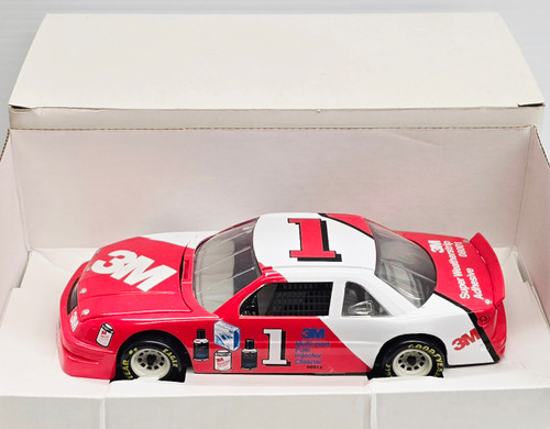 3M  LUMINA RED & WHITE 1/24 REVELL DIECAST