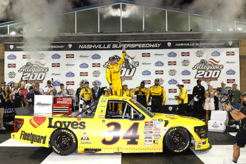 LAYNE RIGGS 2026 NASHVILLE WIN LOVE'S RACED VERSION TRUCK 1/24 ARC DIECAST (ADVANCED ORDER)