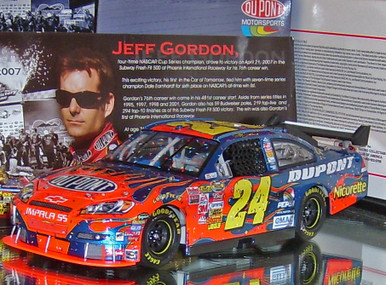JEFF GORDON 2007 PHOENIX WIN RACED VERSION *CONFETTI CAR* 1/24