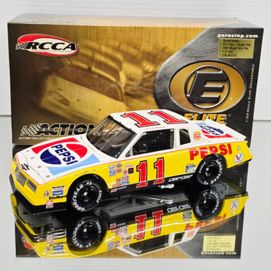 MICHAEL WALTRIP 2001 NAPA 1/24 RCCA ELITE DIECAST