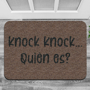 TAPETE DECORATIVO ELITEMAT DISEÑO KNOCK KNOCK NATURAL BEIGE DE 0.70 X 0.50 MTS TAPETE DECORATIVO ELITEMAT DISEÑO KNOCK KNOCK NATURAL BEIGE DE 0.70 X 0.50 MTS