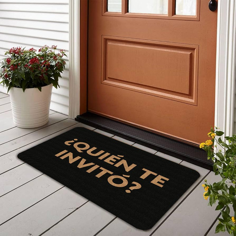 TAPETE DECORATIVO ELITEMAT DISEÑO QUIÉN TE INVITÓ DE 0.70 X 0.50 MTS