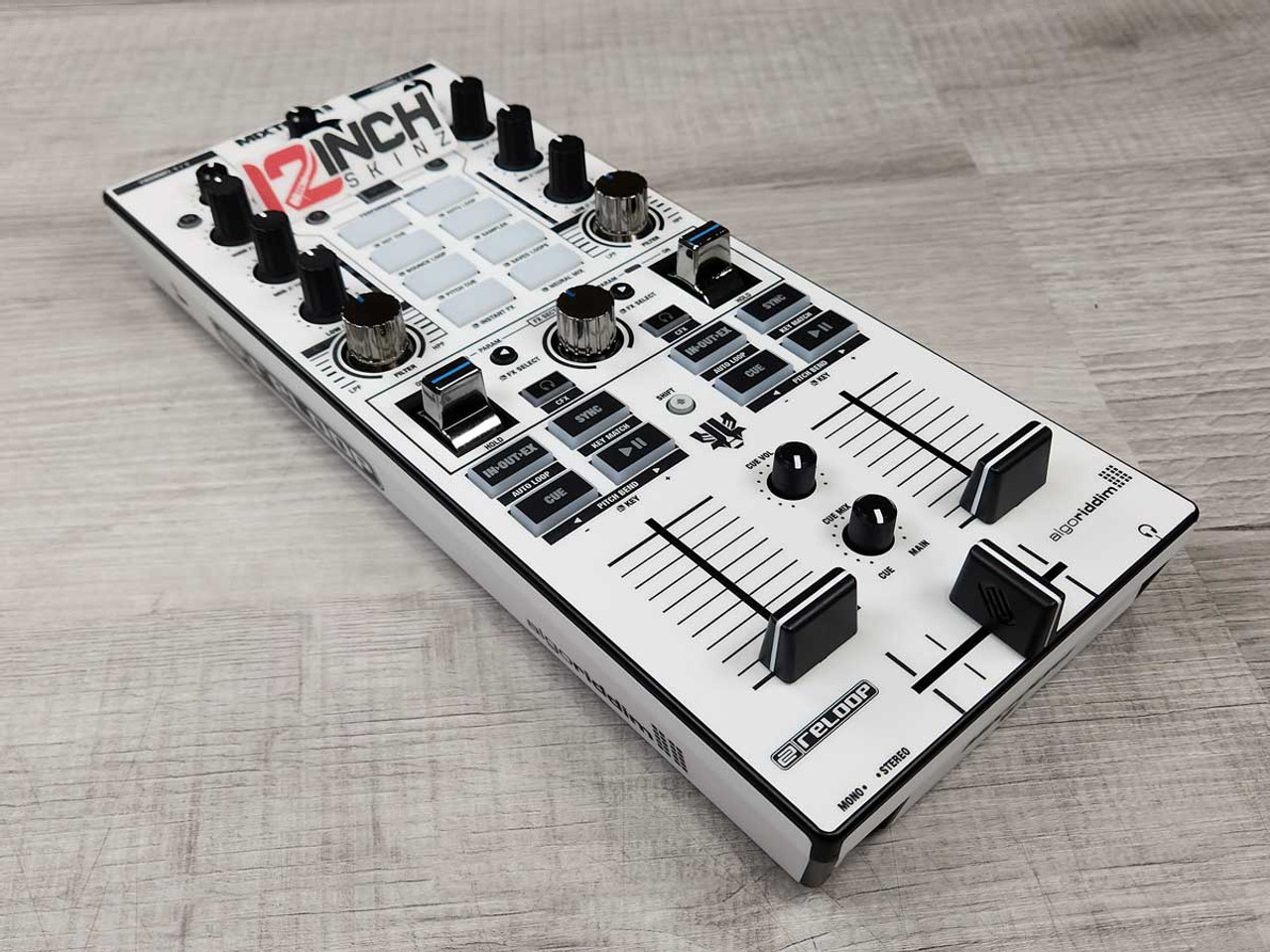 ブラッキー　Logicool mixamp Reloop Mixtour Pro (Laidback Luke) Skinz - Colors - 12inchSkinz