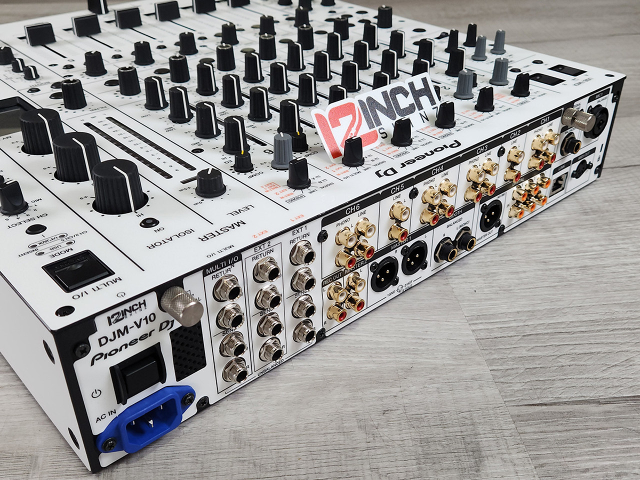 ZEZOです。Pioneer DJ DJM-V10-LF Craft Your Sound: Introducing the DJM-V10-LF - News