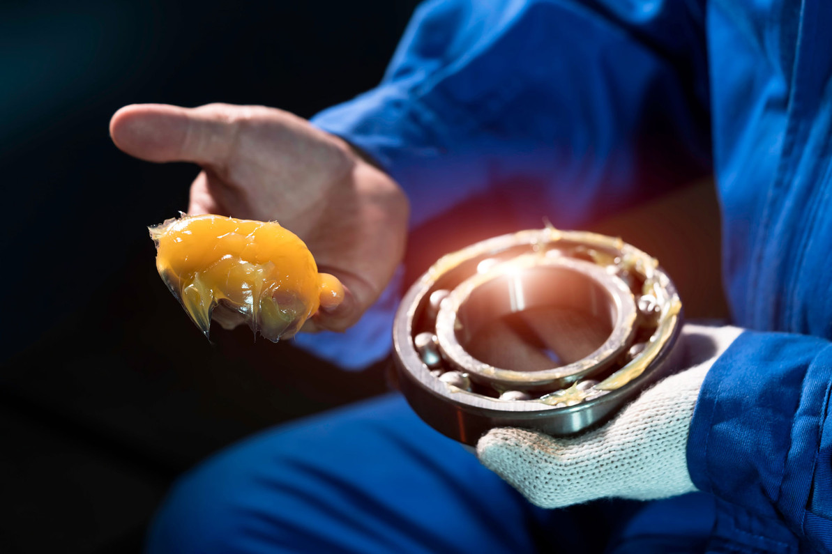 The Best Aviation Greases and Lubricants for Aircraft Repair & Maintenance