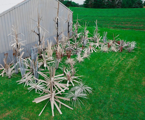 Can you combine fish habitat mats and fish attractors in one pond?