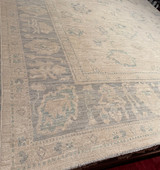 Subtle light colorful room-sized hand-knotted rug made in Pakistan 7'11"x10'