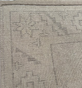 Transitional pastel color hand knotted 8'x10' rug.