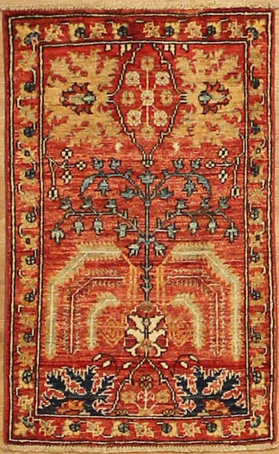 Traditional 1'9 x 2'11 Traditional design rug 
